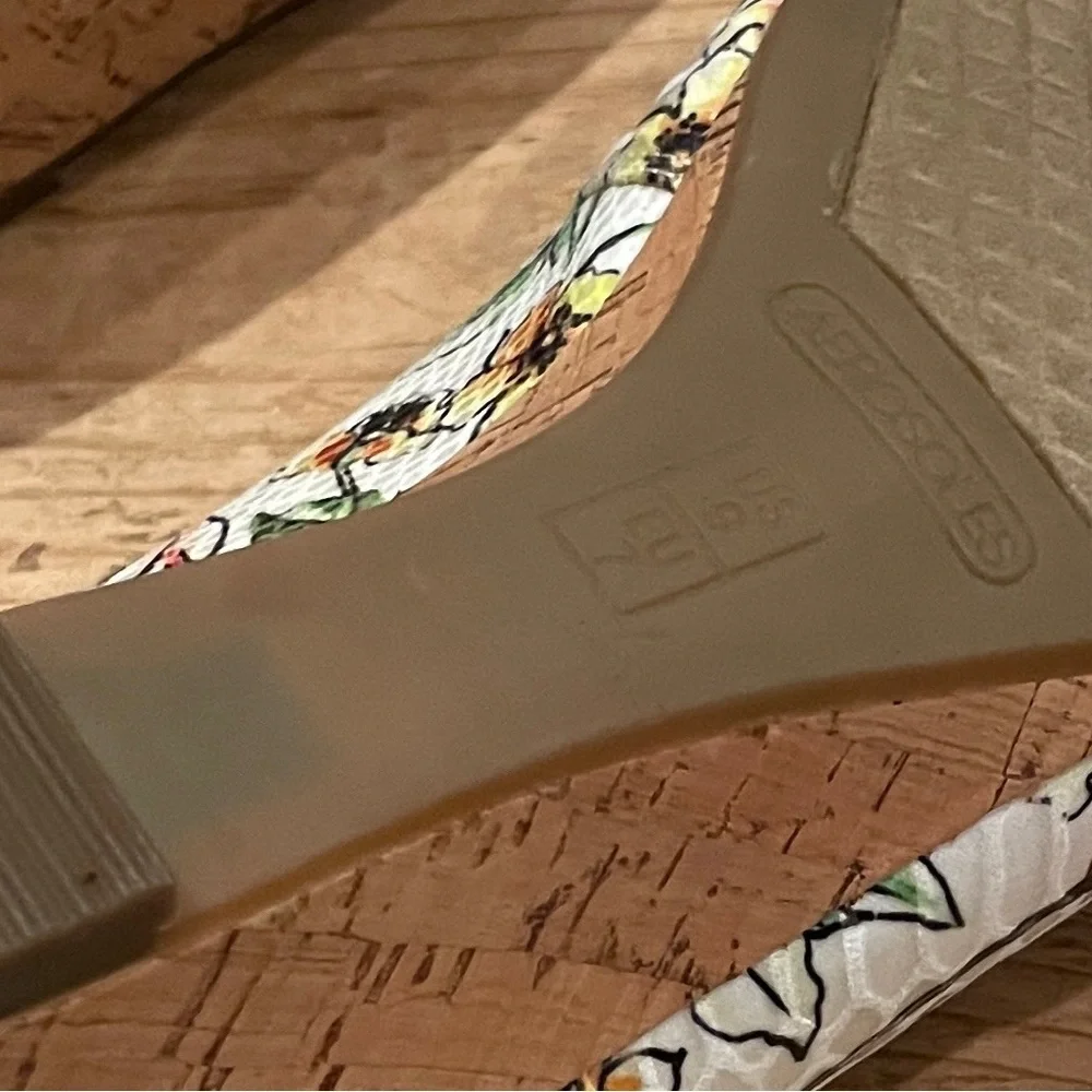 NWOT Aerosoles Application White Multicolor floral Cork Wedge Espadrilles 9M